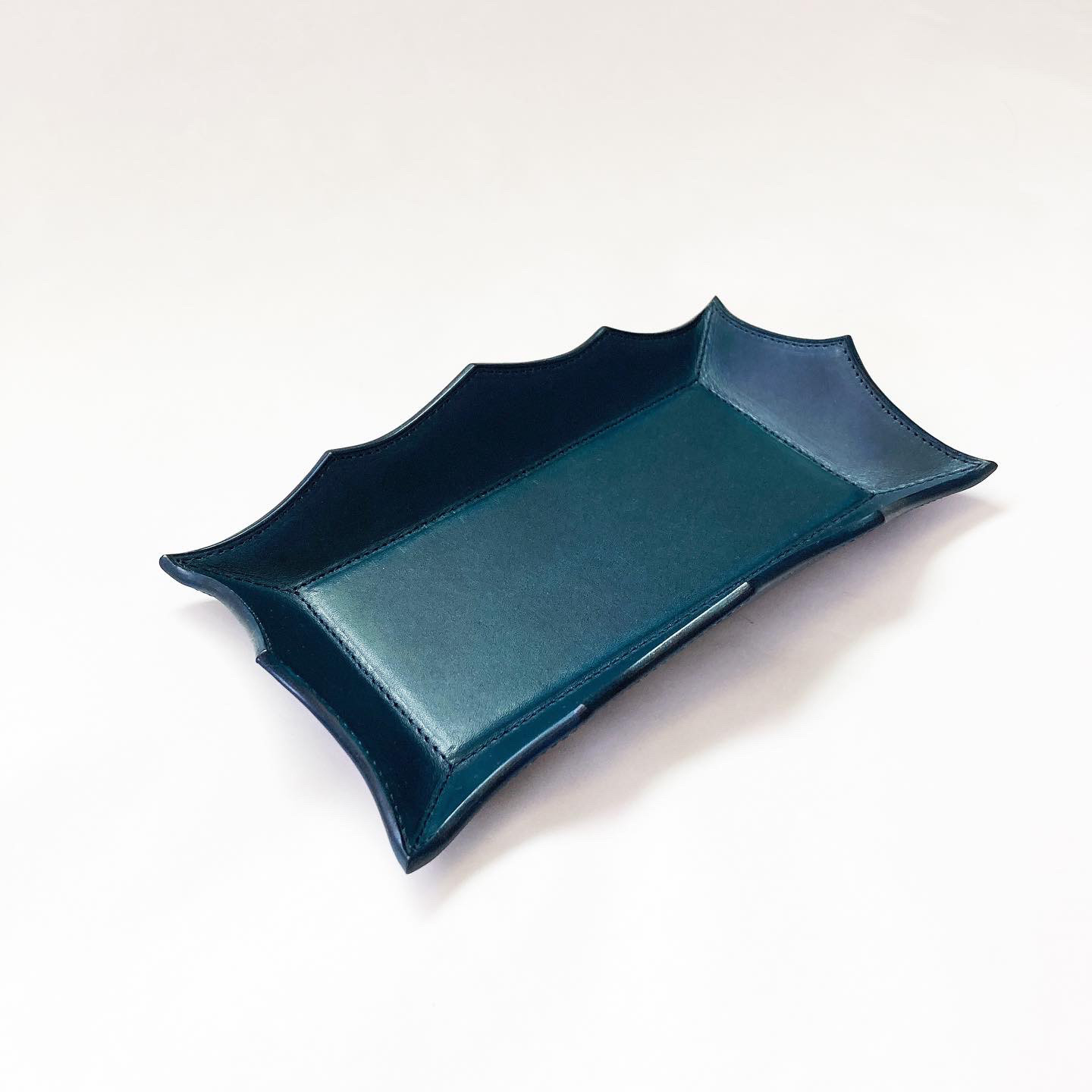 番外編"Wave" レザートレイ(キャッシュトレイ) ブッテーロ<ネイビー>  ネーム刻印無料