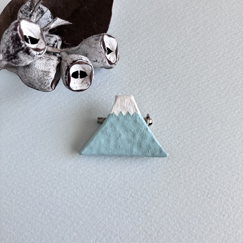 陶ブローチ【富士山】ナチュラルで日本らしいおしゃれアクセサリー