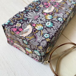 たためる箱　～メガネケース・ペンケース～（ウィリアムモリス・ストロベリースウィーフPK） 2枚目の画像