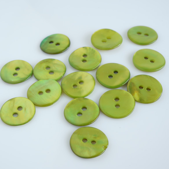 3個) 12mm カラー貝ボタン ライム フランス製 ＊ 天然素材 シェル