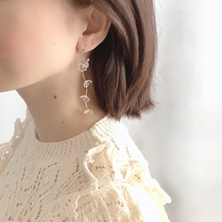 Blooming  Crystal Clear Flower Pierced Earrings 1枚目の画像