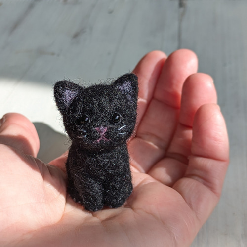 □受注制作 羊毛フェルトの小さな子猫(黒猫) 猫グッズ 猫雑貨 羊毛