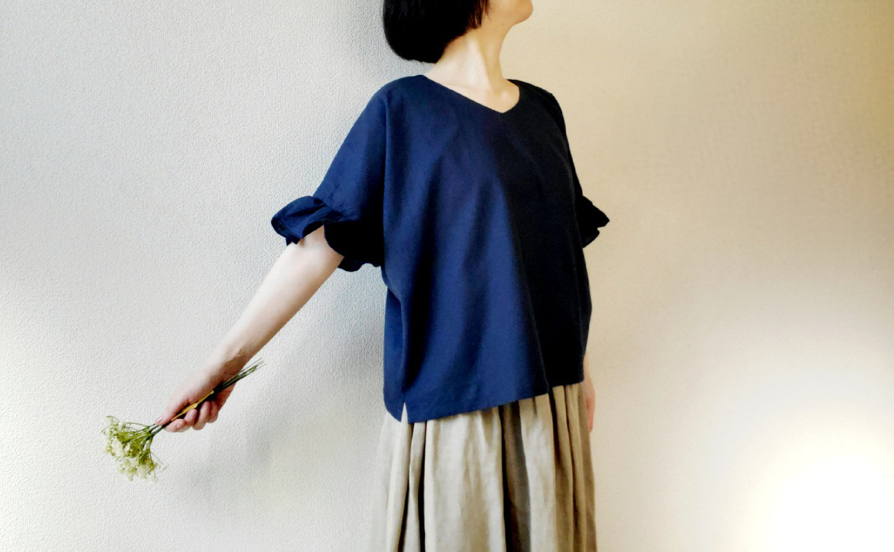 【風が通る服】ヒラヒラ袖がほっそり華奢みえ♡上質な日本製オーガニックコットン100%の着回せるプルオーバー　濃藍色
