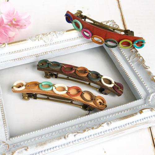 カラフルリングのバレッタ＊革の髪留め《ギフトラッピング