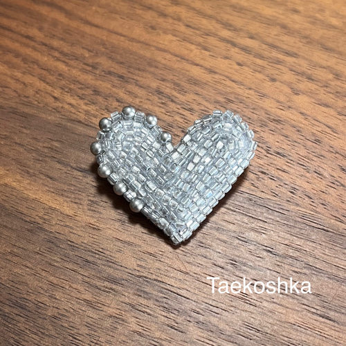 マグネットブローチ💖ハート💖ビーズ刺繍の通販 by カーラ's