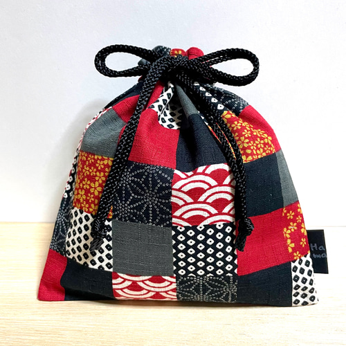 黒地模様巾着袋