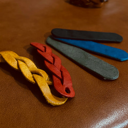 受注生産　然りげ無く可愛い編み込みレザーヘアゴム 6枚目の画像