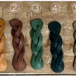 受注生産　然りげ無く可愛い編み込みレザーヘアゴム 2枚目の画像