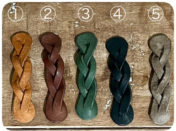 受注生産　然りげ無く可愛い編み込みレザーヘアゴム 2枚目の画像
