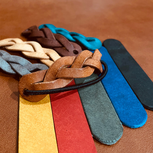 受注生産　然りげ無く可愛い編み込みレザーヘアゴム 7枚目の画像