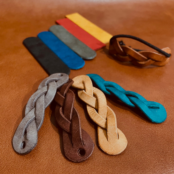 受注生産　然りげ無く可愛い編み込みレザーヘアゴム 5枚目の画像