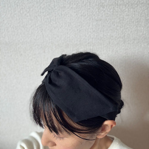 後ろゴムのワイヤーヘアバンド（リネン・ブラック）chika ワイヤー