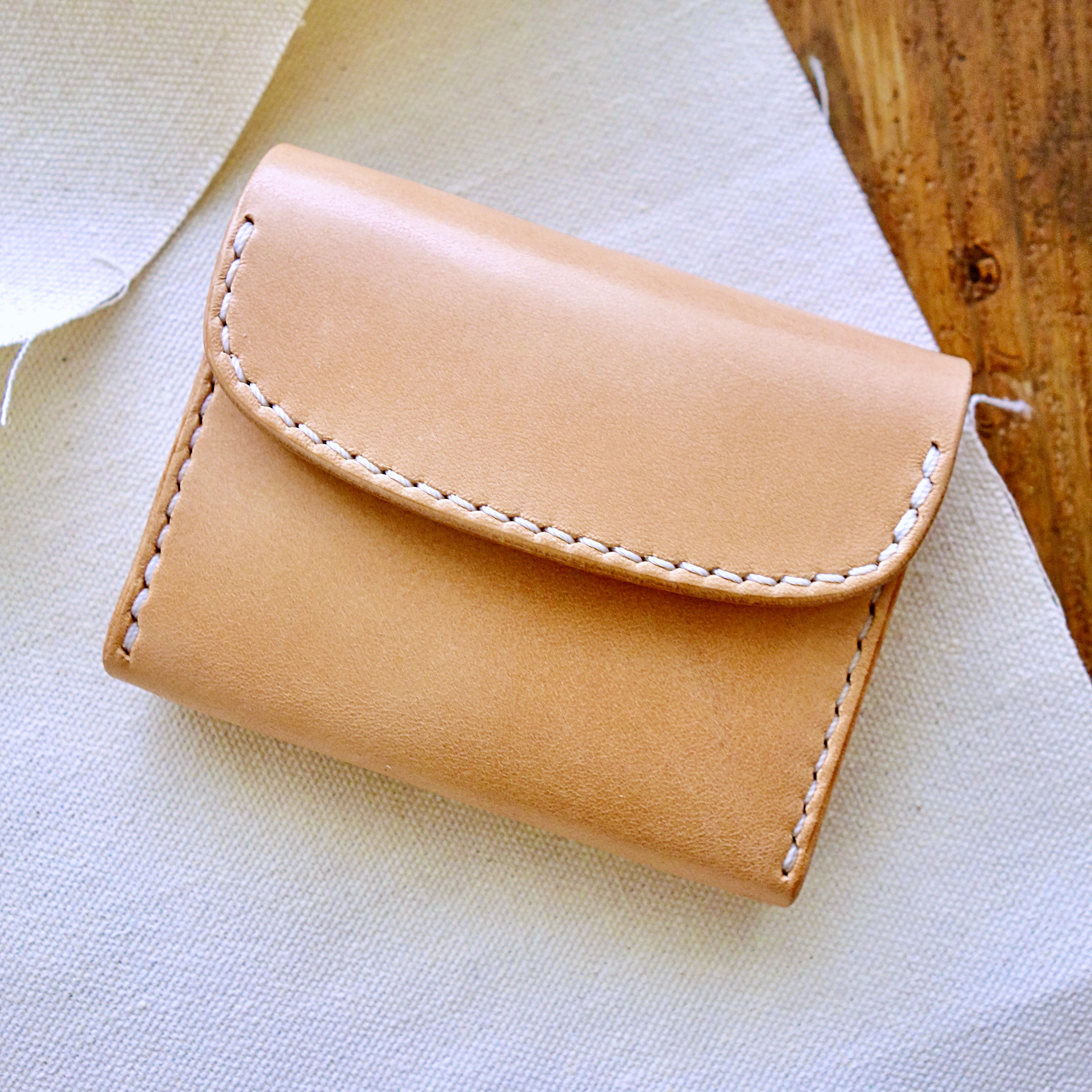 手のひらサイズのコンパクトウォレット 本革ミニ財布 ヌメ革財布 レザーミニウォレット  S-001