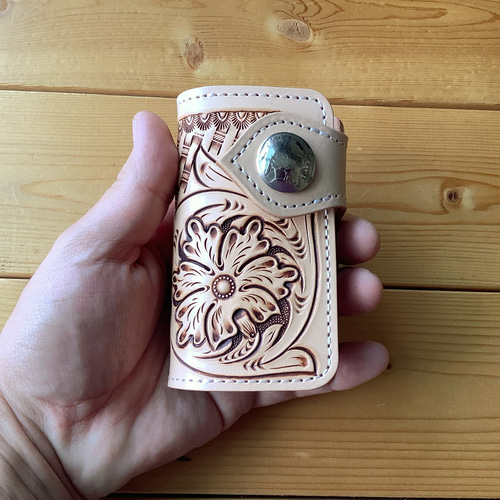 △カービング 4連 キーケース！牛 革！レザー!コンチョ