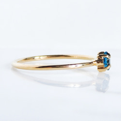 ロンドンブルートパーズリング・スクエアカット・深みブルーの華奢プレーンリング　11月誕生石　サイズオーダー可　重ね付け 10枚目の画像