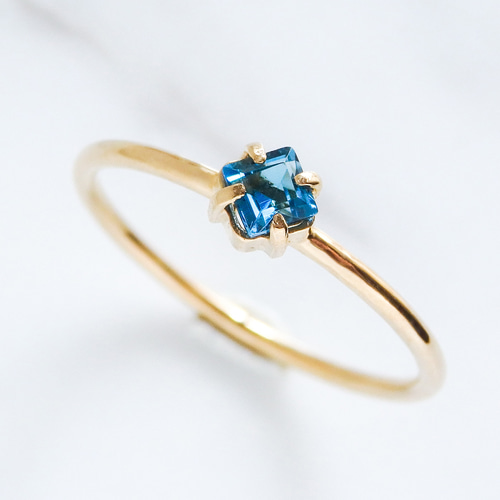 Blue Sapphire10K 金ゴールド 青い石のブルーサファイアリングです Blue Sapphire10K 金ゴールド 青い石のブルーサファイアリング