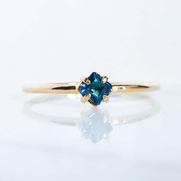 ロンドンブルートパーズリング・スクエアカット・深みブルーの華奢プレーンリング　11月誕生石　サイズオーダー可　重ね付け 8枚目の画像