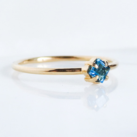 ロンドンブルートパーズリング・スクエアカット・深みブルーの華奢プレーンリング　11月誕生石　サイズオーダー可　重ね付け 9枚目の画像