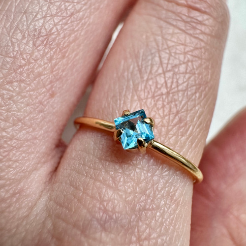 スイスブルートパーズリング・スクエアカット4㎜・華奢で上品 シルバー