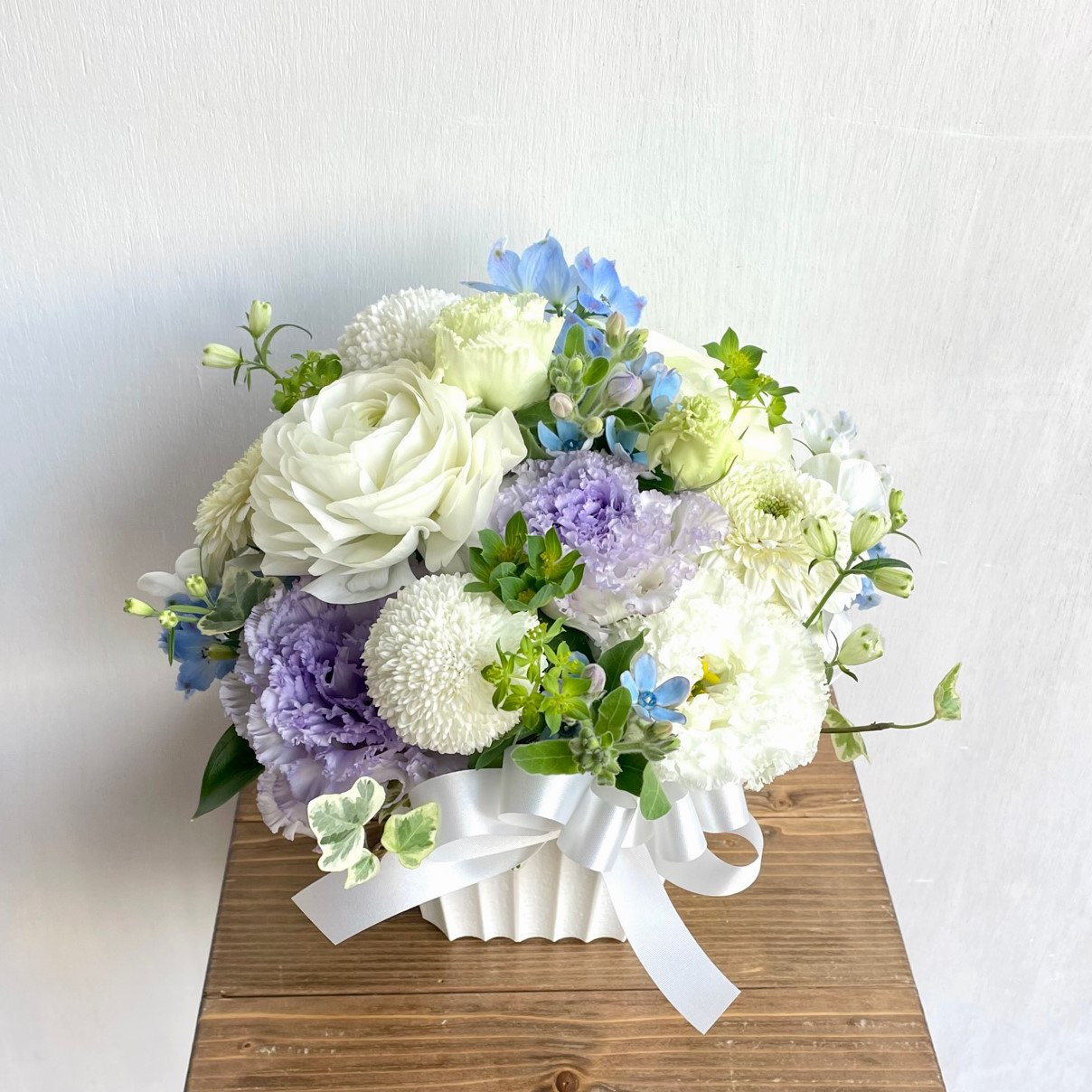 【生花】お悔やみ・お供えフラワーアレンジメント　心を込めて