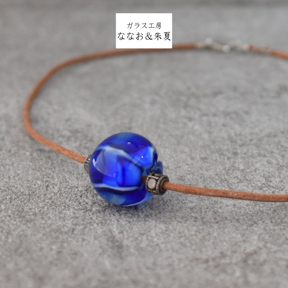 蒼いとんぼ玉のペンダント