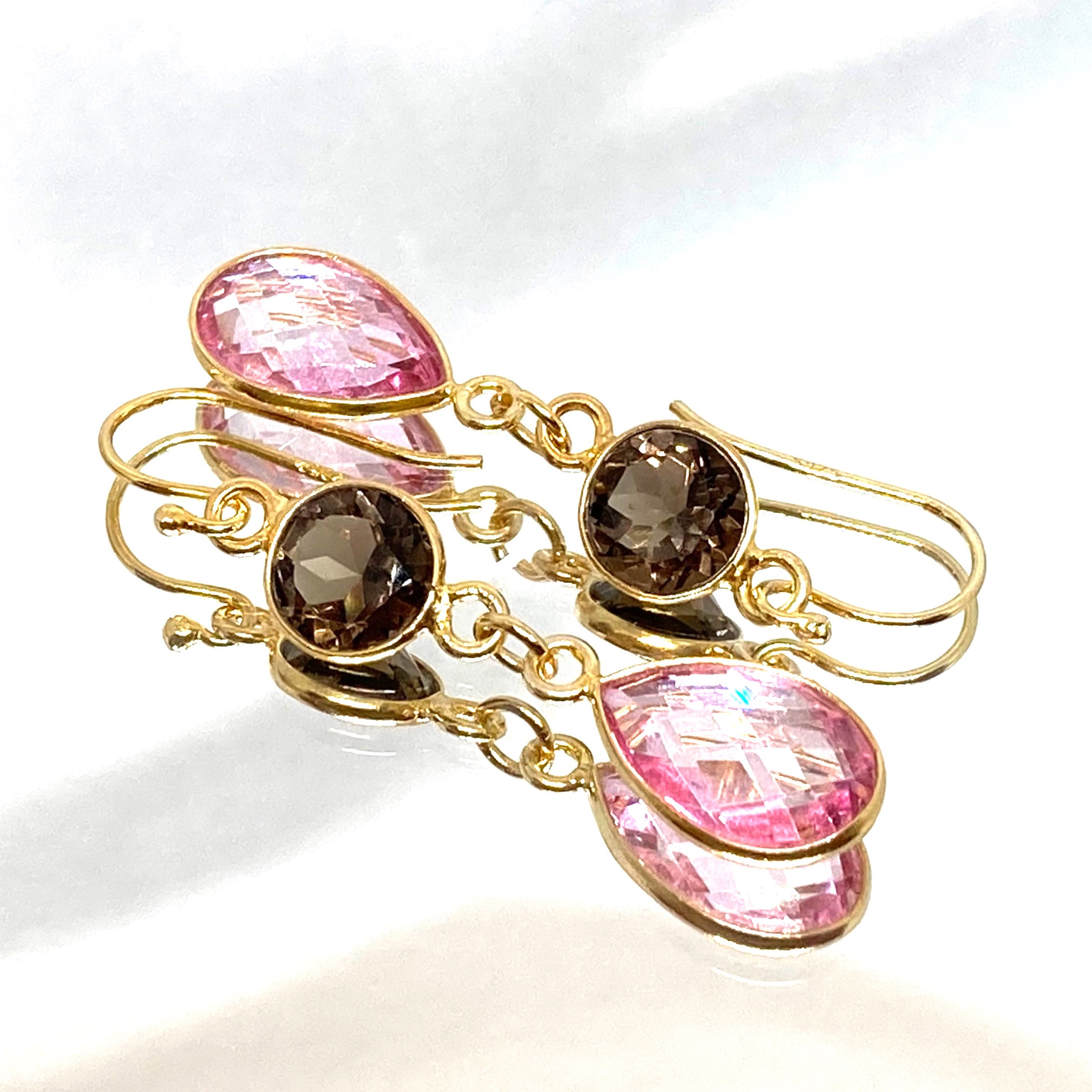 【天然石】宝石質ピンクトパーズ（11月誕生石）とスモーキークオーツのピアス(イヤリング変更可)