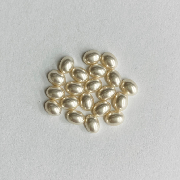 オーバルカボション樹脂パール/約6x8mm/ホワイトベージュ/20ヶ入/made in japan 1枚目の画像