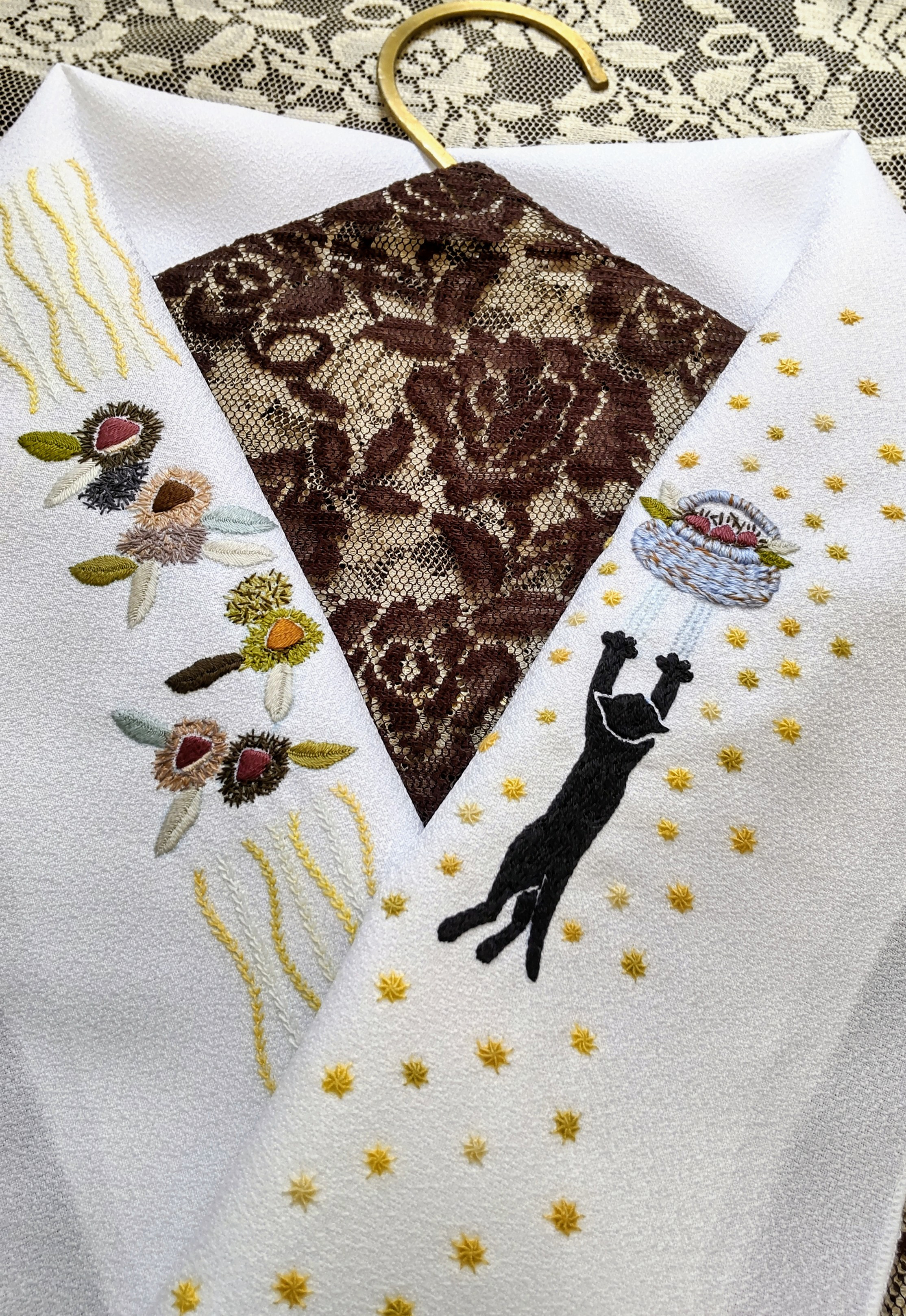 手刺繍半襟 　黒猫　 マロンバスケット