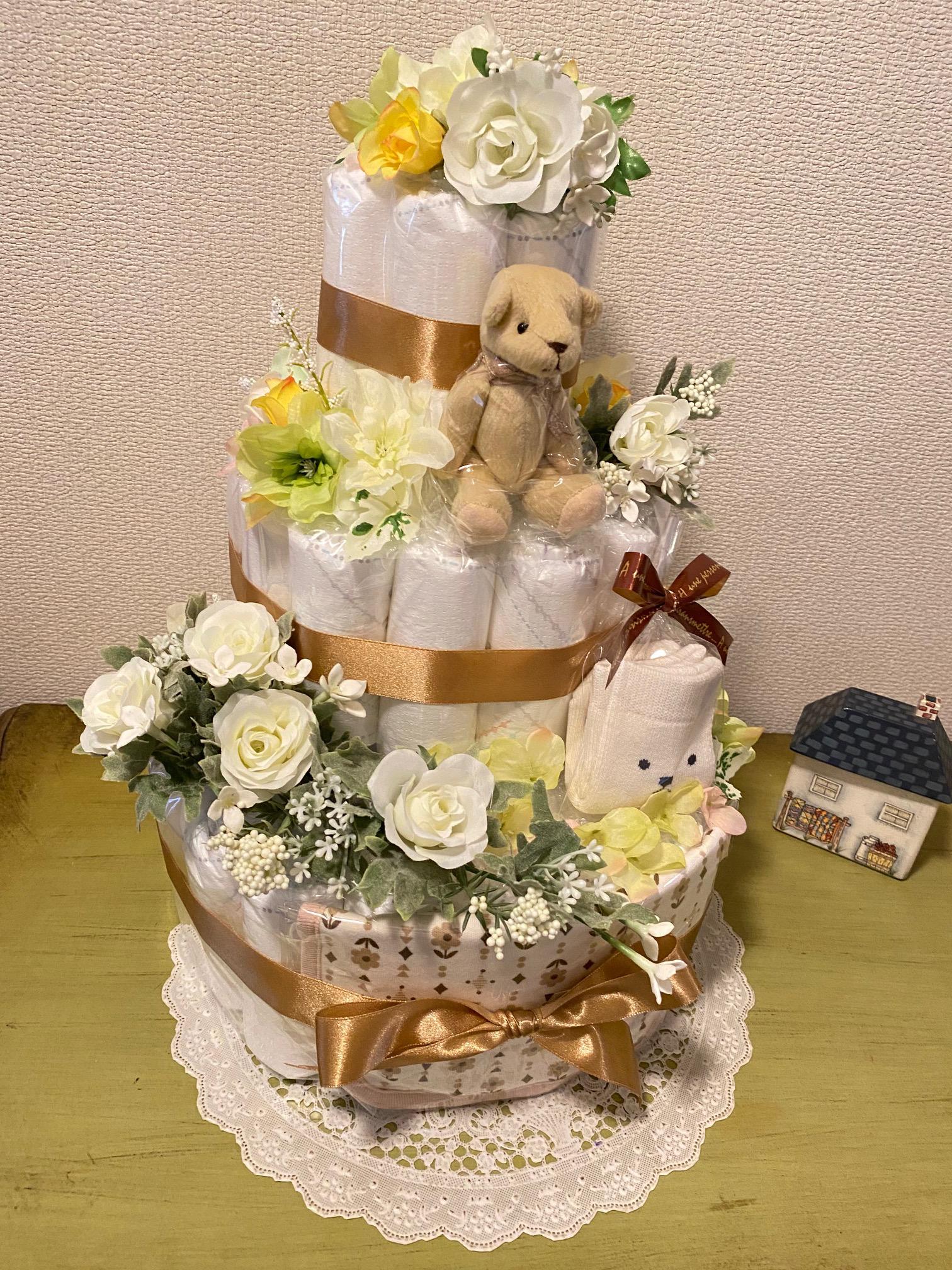 おむつケーキ3段 オーガニックスタイ、ソックス付き
