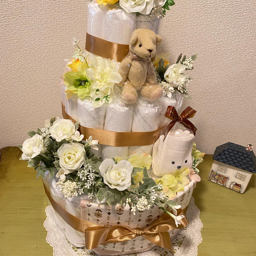 おむつケーキ3段 オーガニックスタイ、ソックス付き 雑貨