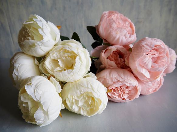 ボリューム満点！7輪咲き造花ピオニーブーケ【ホワイト】 5枚目の画像
