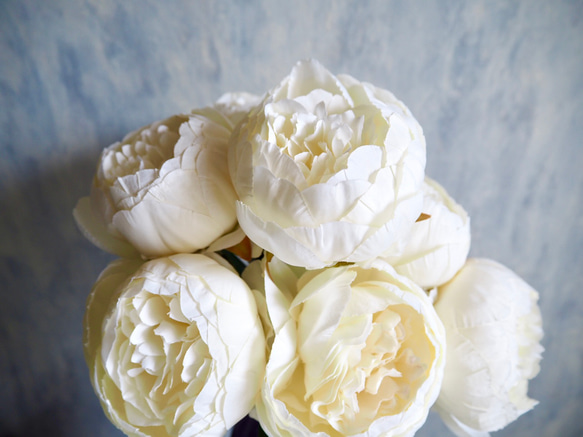 ボリューム満点！7輪咲き造花ピオニーブーケ【ホワイト】 3枚目の画像