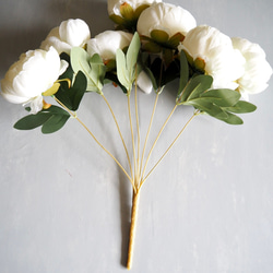 ボリューム満点！7輪咲き造花ピオニーブーケ【ホワイト】 8枚目の画像