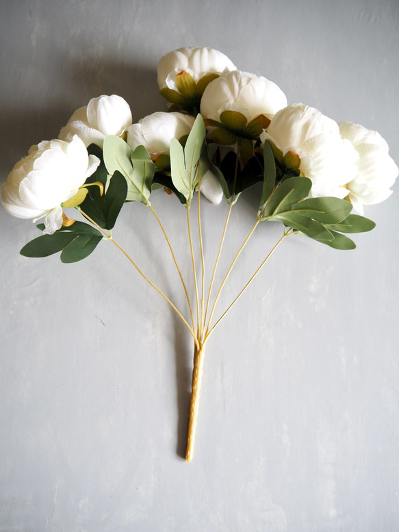 ボリューム満点！7輪咲き造花ピオニーブーケ【ホワイト】 8枚目の画像