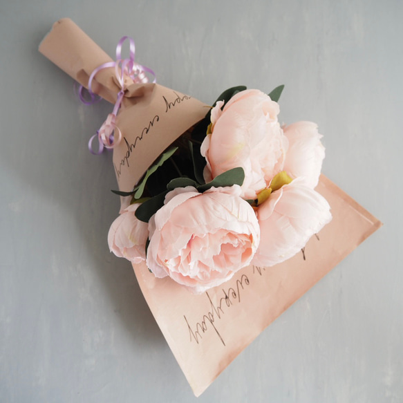 ボリューム満点！7輪咲きふんわりピオニーブーケ【ピンク】花器別売り 8枚目の画像