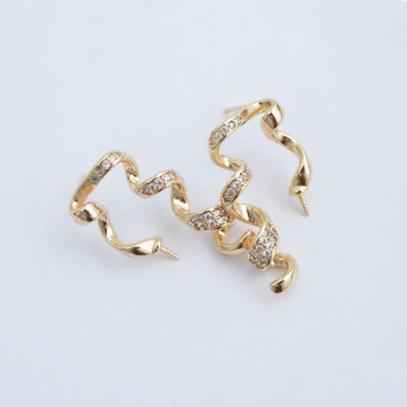 『在庫処分価格』金アレ対応 色褪せにくい CZ付 リボン ピアスパーツ 1ペア 2枚目の画像