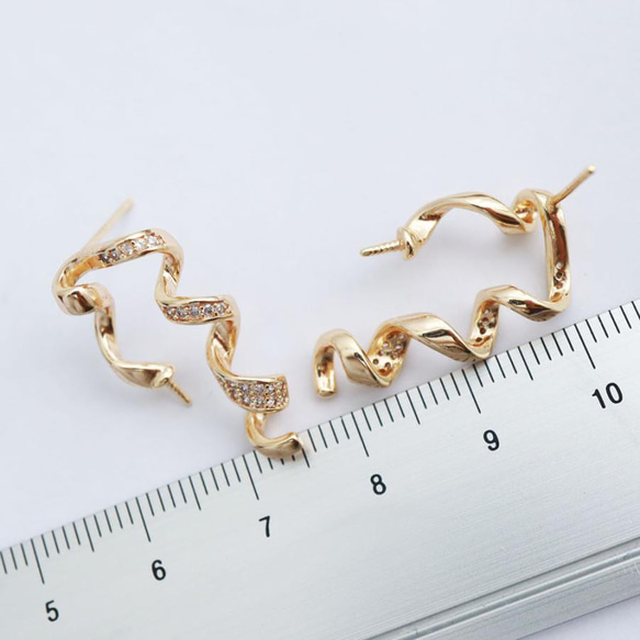 『在庫処分価格』金アレ対応 色褪せにくい CZ付 リボン ピアスパーツ 1ペア 3枚目の画像