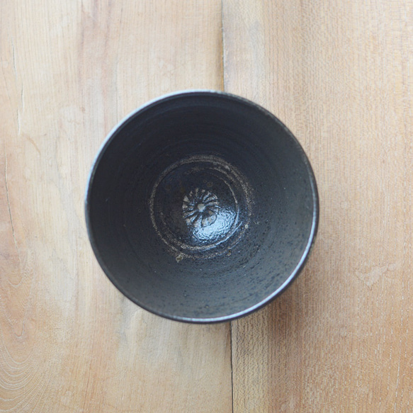 【訳あり品】飯椀（大）／黒・焼き〆陶器（レンジ、オーブン、食洗機ＯＫ） 4枚目の画像