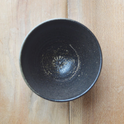 【訳あり品】飯椀（大）／黒・焼き〆陶器（レンジ、オーブン、食洗機ＯＫ） 3枚目の画像