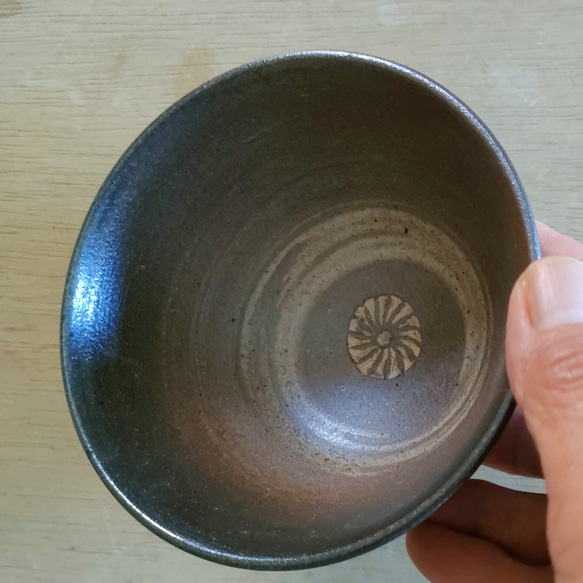 【訳あり品】飯椀（小）／黒・焼き〆陶器（レンジ、オーブン、食洗機ＯＫ） 12枚目の画像