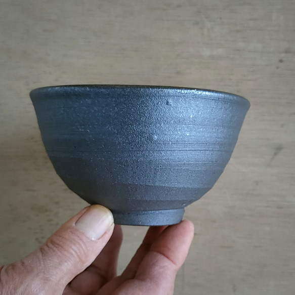 【訳あり品】飯椀（小）／黒・焼き〆陶器（レンジ、オーブン、食洗機ＯＫ） 4枚目の画像