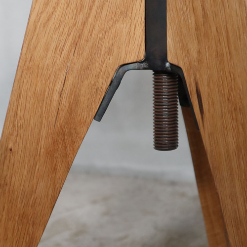 送料無料／[LV Low Stool]昇降式スツール カウンター 本革 タンニン