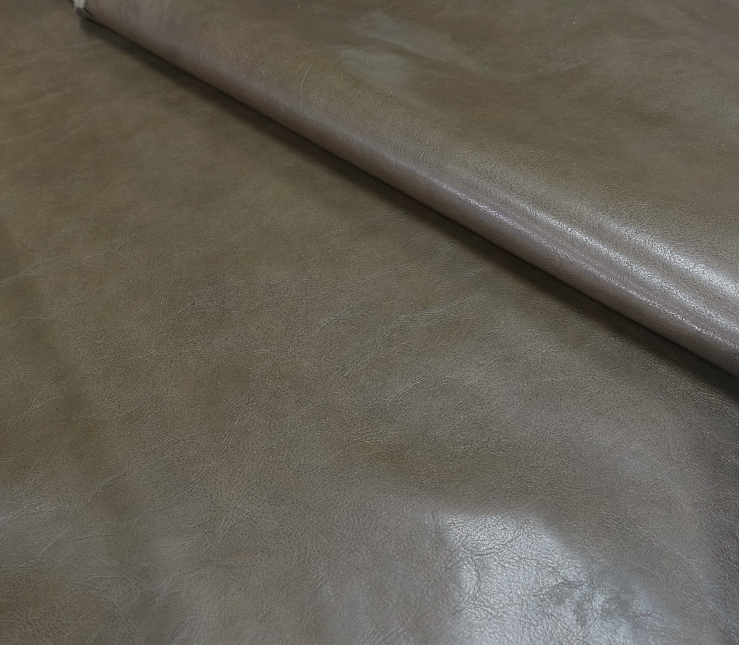 国産フルタンニン鞣し牛革 #オリーブ  261デシ