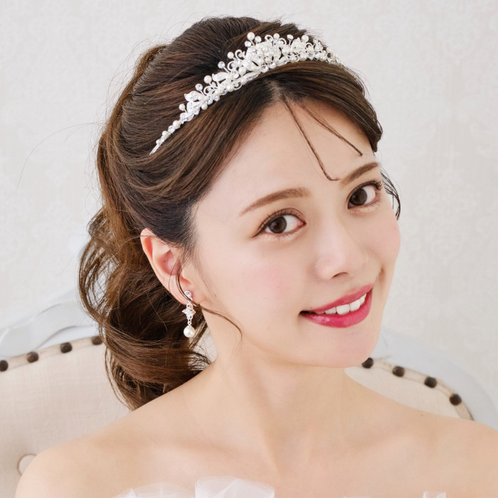ティアラ ウェデイング ティアラ　ブライダル　ティアラ 低め カチューシャ　ビジュー 花嫁　結婚式　ゴールドTLM298