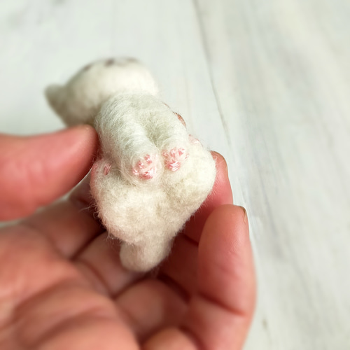 ◾受注制作 羊毛フェルトの小さな子猫(白猫) 猫グッズ 猫雑貨 猫