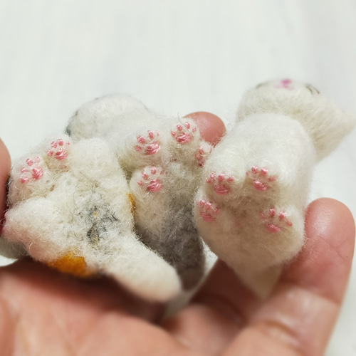 ◾受注制作 羊毛フェルトの小さな子猫(茶ぶち猫) 猫グッズ 猫 ◾受注制作 羊毛フェルトの小さな子猫(茶ぶち猫) 猫グッズ 猫