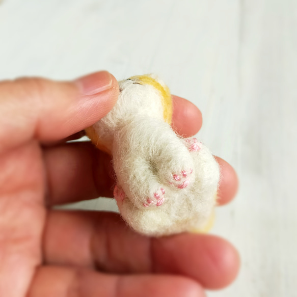 羊毛フェルトの小さな子猫(折れ耳猫・茶とら猫)　猫グッズ　猫雑貨　スコティッシュフォールド 4枚目の画像