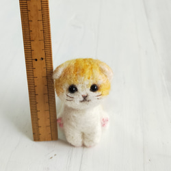 羊毛フェルトの小さな子猫(折れ耳猫・茶とら猫)　猫グッズ　猫雑貨　スコティッシュフォールド 2枚目の画像