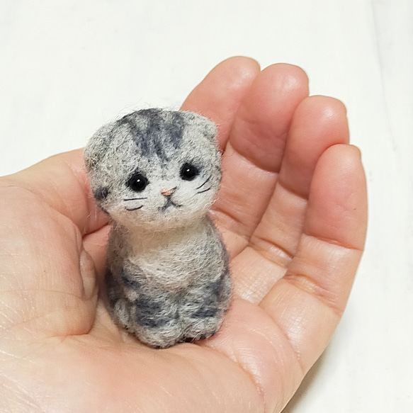 ◾受注制作 羊毛フェルトの小さな子猫(折れ耳猫・グレーとら猫 ◾受注制作 羊毛フェルトの小さな子猫(折れ耳猫・グレーとら猫