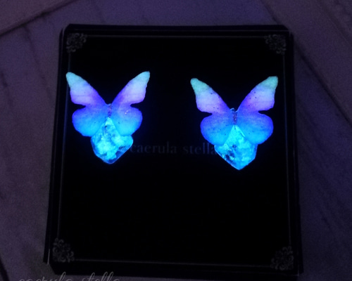 夜光蝶 と オーロラ 鉱石 No.2 ピアス イヤリング 】 レジン